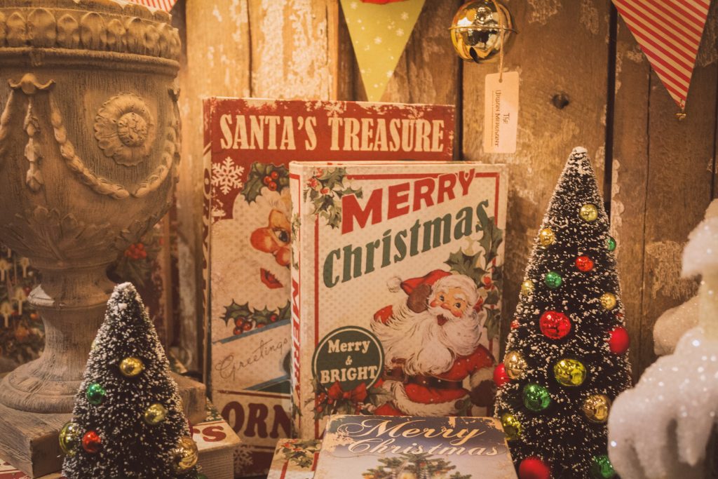 découvrez une sélection de décorations vintage pour donner du caractère à votre intérieur. trouvez des pièces uniques et intemporelles pour une décoration rétro et authentique.